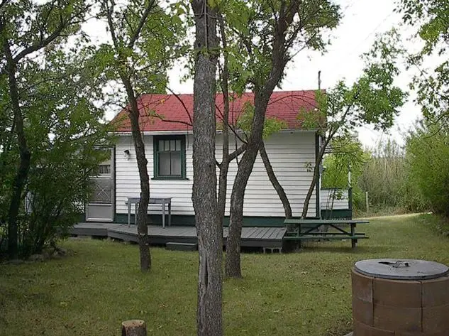 Mitchell cottage with back deck